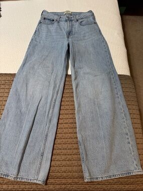 Abercrombie & Fitch Light Blue Wide-Leg Jeans 24